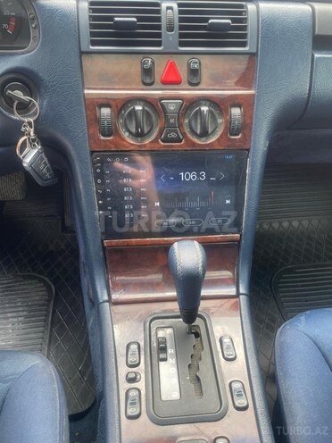 Mercedes E 230-6