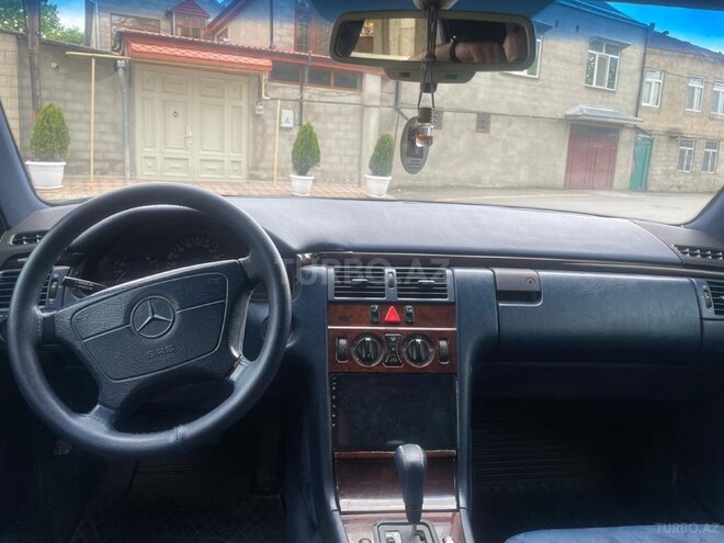 Mercedes E 230-13