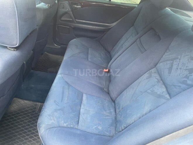 Mercedes E 230-7