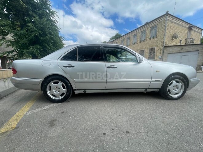 Mercedes E 230-5