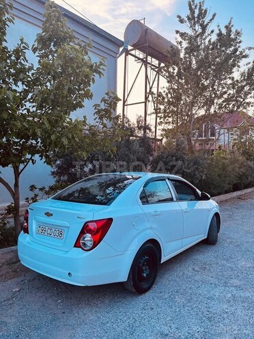Chevrolet Aveo-8