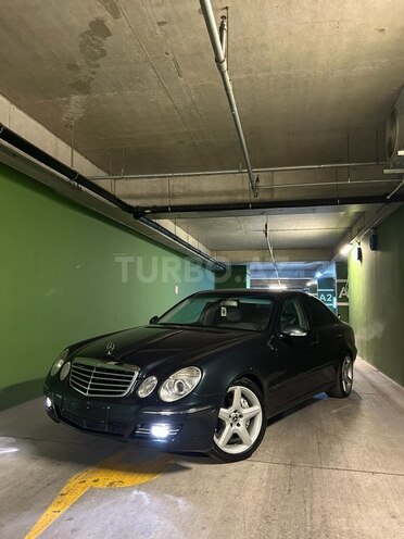 Mercedes E 240-1