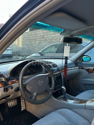 Mercedes E 240-13