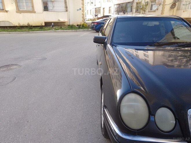 Mercedes E 230-4
