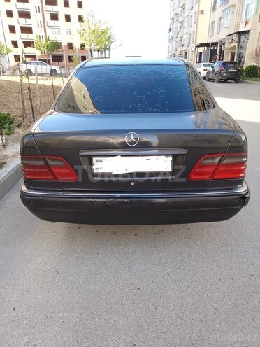 Mercedes E 230-5