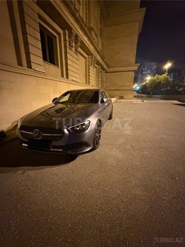 Mercedes E 200 4MATIC-1