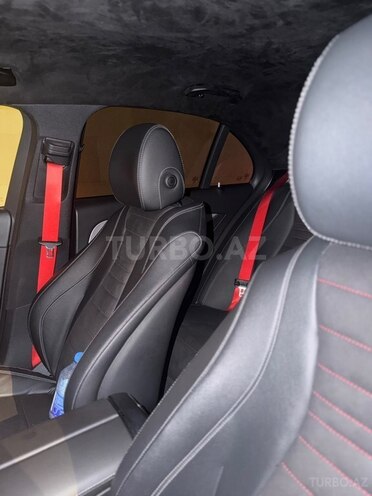 Mercedes E 200 4MATIC-7