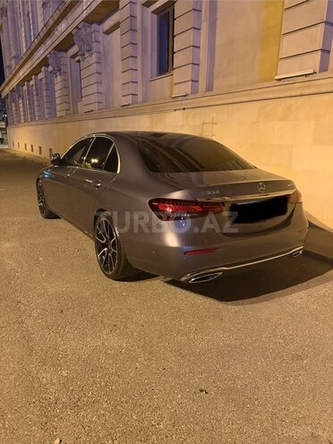 Mercedes E 200 4MATIC-4