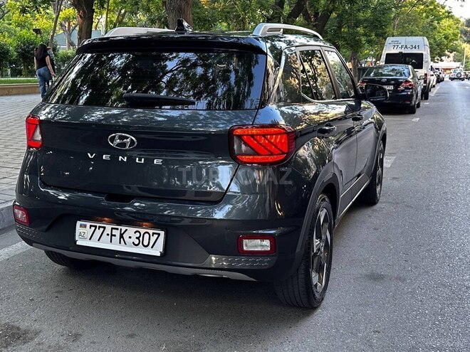 Hyundai Venue-6
