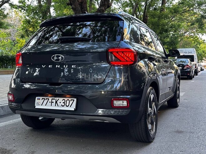 Hyundai Venue-13