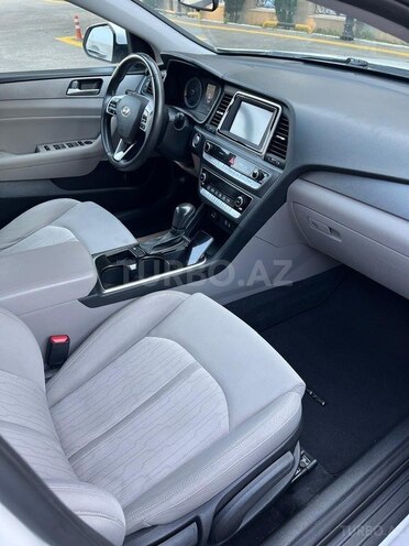 Hyundai Sonata-6