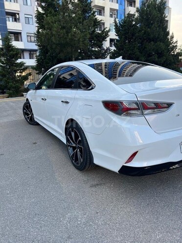 Hyundai Sonata-4