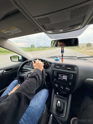 Volkswagen Jetta-4