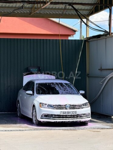 Volkswagen Jetta-1