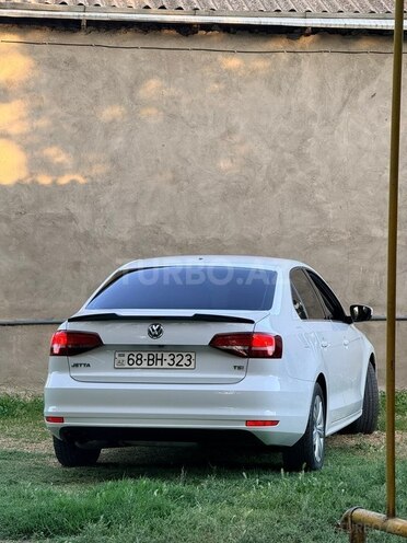 Volkswagen Jetta-2