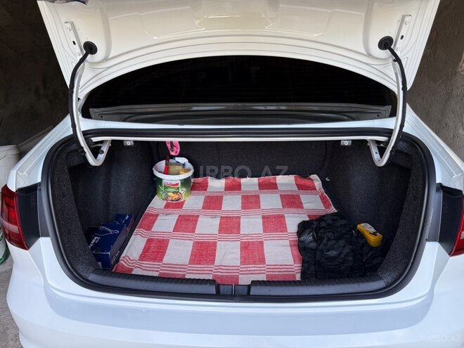 Volkswagen Jetta-5