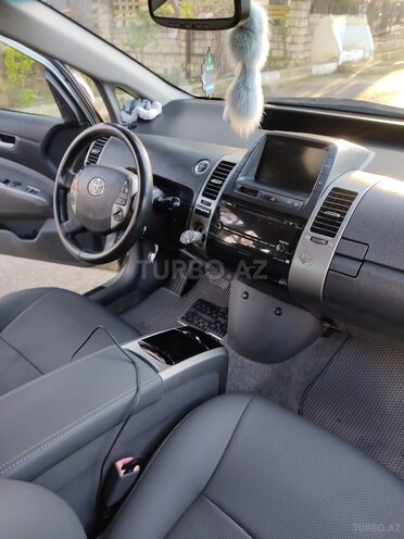 Toyota Prius-12