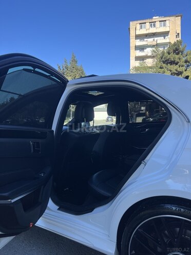 Mercedes E 350-11