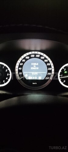 Mercedes E 220-11