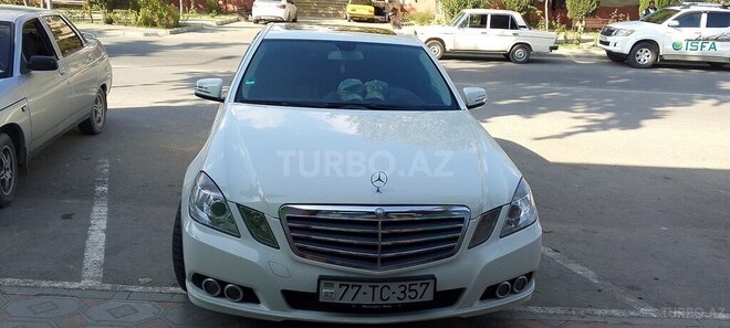 Mercedes E 220-1