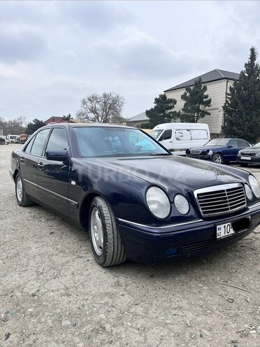Mercedes E 280-8