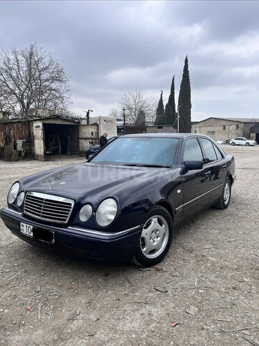 Mercedes E 280-7