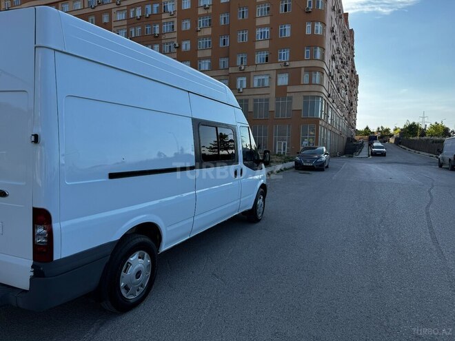 Ford Transit-4