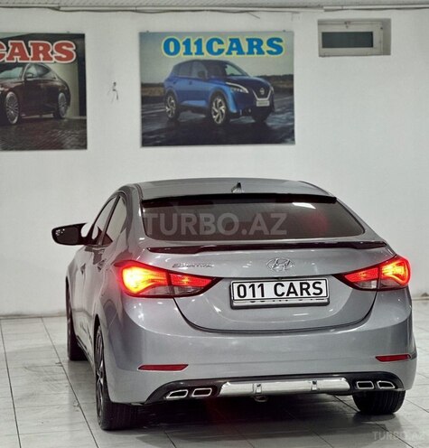 Hyundai Elantra-8