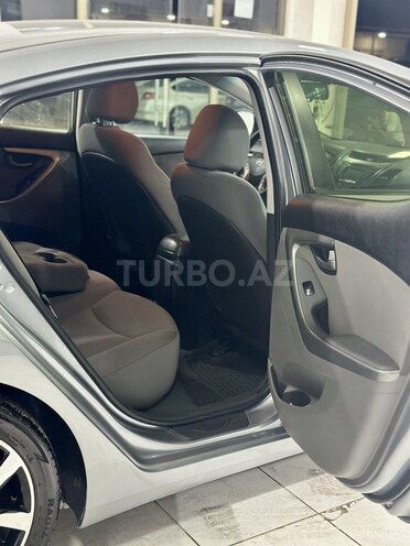Hyundai Elantra-15