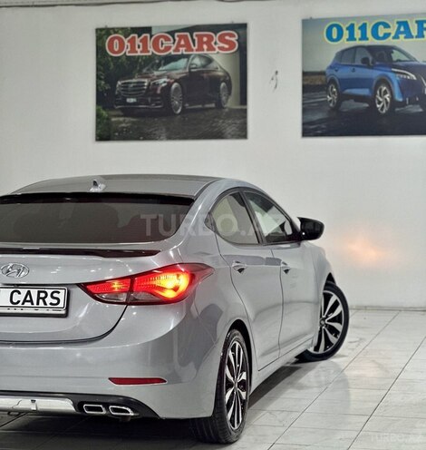 Hyundai Elantra-10