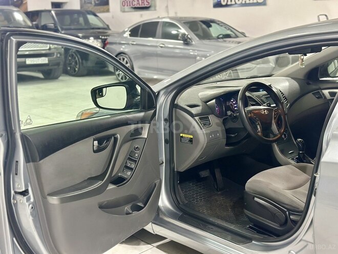 Hyundai Elantra-14