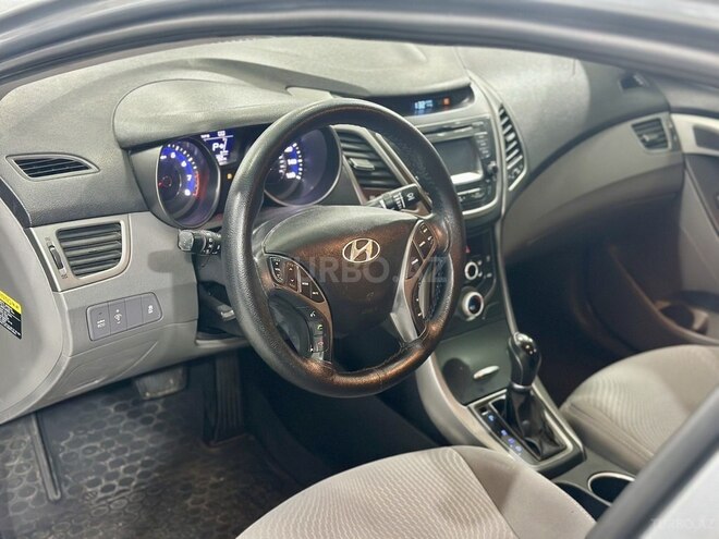 Hyundai Elantra-11