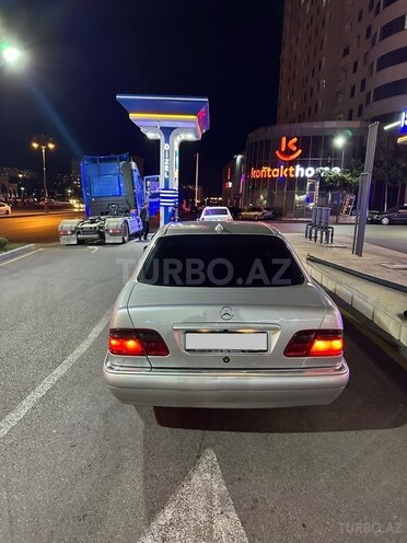 Mercedes E 240-3