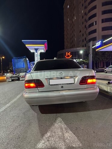 Mercedes E 240-5