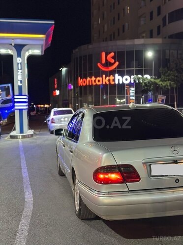 Mercedes E 240-8