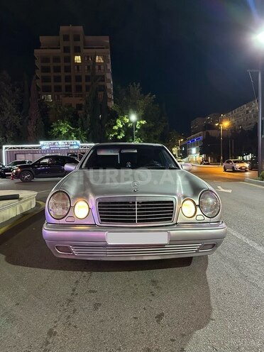Mercedes E 240-1