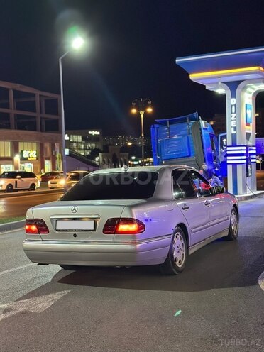 Mercedes E 240-7