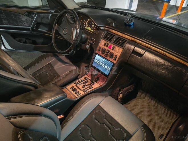Mercedes E 240-10