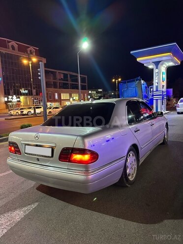 Mercedes E 240-6