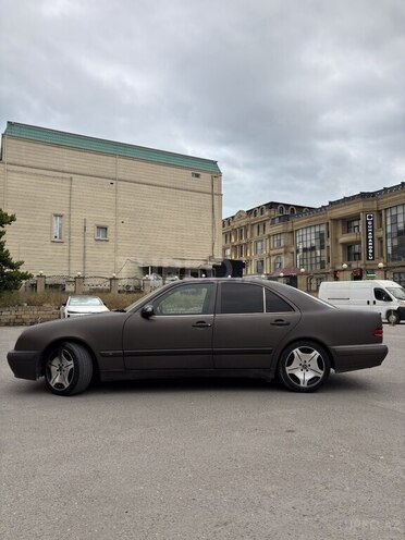 Mercedes E 220-2