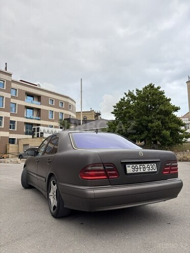 Mercedes E 220-3