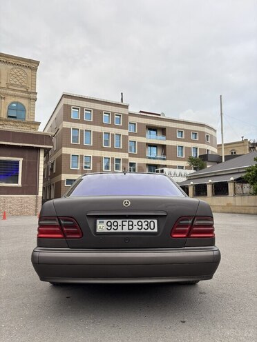 Mercedes E 220-4