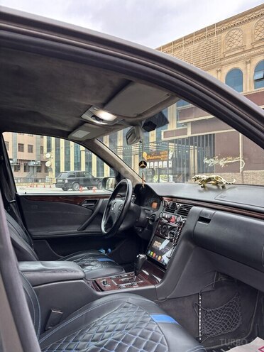 Mercedes E 220-9