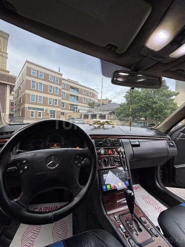 Mercedes E 220-8