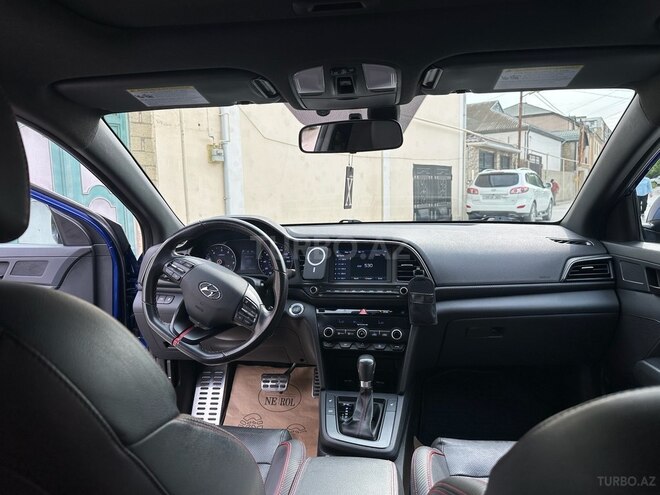 Hyundai Elantra-11