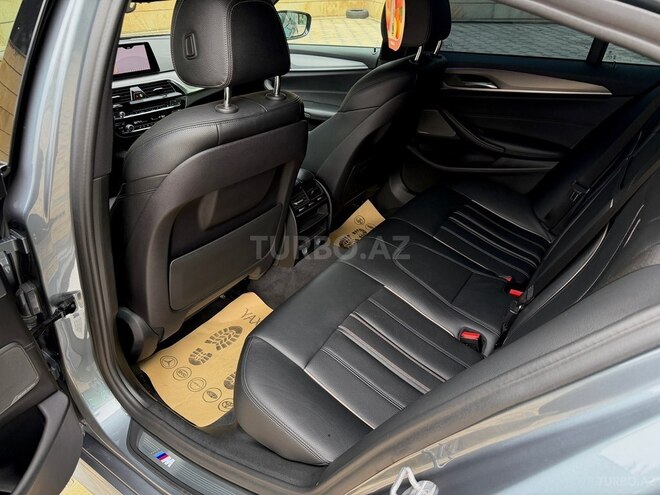 BMW 530e-13