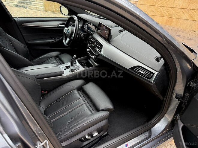 BMW 530e-15