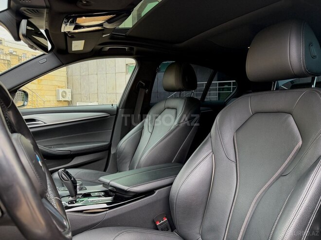 BMW 530e-12