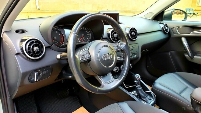 Audi A1-11