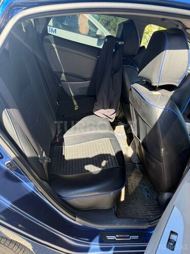 Hyundai Accent-4